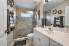 Luxueuse maison de 4 chambres, 3 salles de bain avec hebdomadaire + remise à Naples, Floride - Image 4