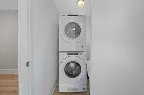Beautifully renovated 2 Bedroom, 1st Floor apt -Greenport Village, Walk to town! - Image 3