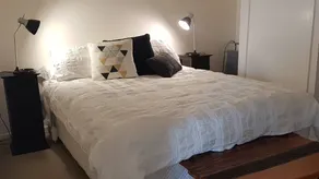 Modernes, stilvolles Apartment mit 2 Schlafzimmern für 4 Personen, kostenlosem WLAN und Parkplatz abseits der Straße - Image 4