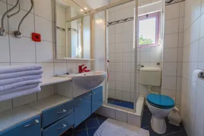 Holiday apartment with sea view and pool - Image 2