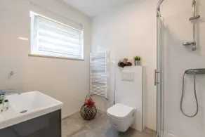 Holiday home with pool and air conditioning - Image 3