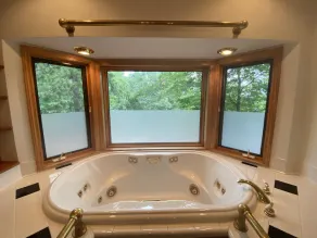 Views, hot tub, spacious 3Bd, 3Ba w Tesla Charger - Image 4
