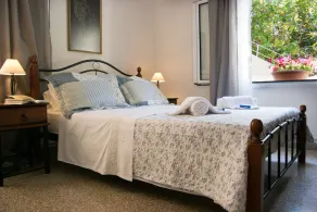 Alexandra Apartments - Image 5