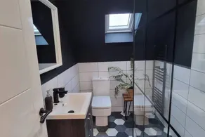 1 Bed Urmston Home Free Parking - Image 2