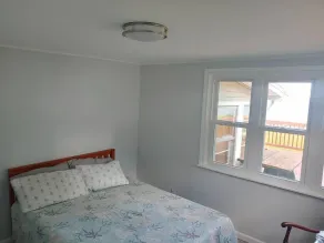 Cheerful 2 Bedroom home on Lake Ontario - Image 3