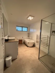 Private pet-friendly garden paradise, a 3 minute walk to Wimbie Beach - Image 5