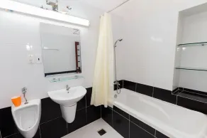 Villa 2. 4 Lac Long Quan - Image 3