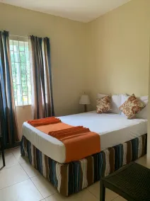 2-bedroom Apt - Enjoy 7 miles of White Sand Beach! 2 Apts by RedAwning - Image 3