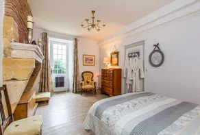 Glorious riverside town apartment with private garden overlooking La Dordogne . - Image 3