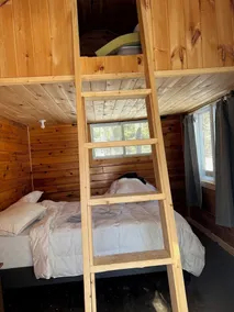 Cabane charmante, calme et rustique sur la rivière française avec véranda fermée et terrasse - Image 2