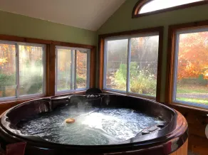 Aislado, con jacuzzi y chimenea en Woodstock, NY - Image 2