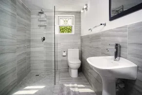 Modern, high standard, 100 metres to beach, short walk to Oistins - Image 2