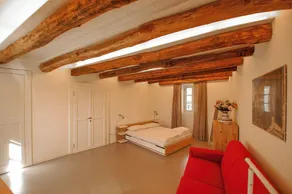 Geschmackvoll möblierte 2½-Zimmer-Wohnung mit großzügigem Außenbereich - Image 4