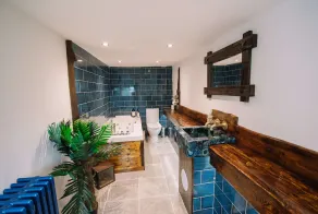 Luxury Country Manor Home for 15 - Boutique Themed rooms, Garden & Hot Tub - Image 3