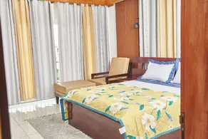 Luxe Guest House - Image 2