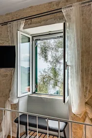 The Greystone Seaview House by Konnect - Image 2