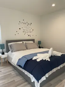 Lake Front two bedrooms tiny home on 3 Acres - Image 5