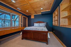 Charming 4BR Cabin with Dynamic Mountain Views - Image 4