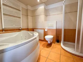 Apartment with Jacuzzi (5) - Apartment near the beach - Image 2