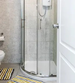 Stunning ☆ 3 Bedroom  ☆ 2 Bath house Hainault /Greater London☆ - Image 4