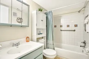 Oceanfront condo with pool, grill, central AC, washer/dryer, & snowbird friendly - Image 4