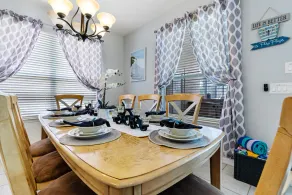 Davenport Villa med sydvendt pool, grill og spa og udsigt over søen - Image 3