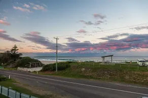 50m to beach patrol flags- ocean views - Nat. Park views - whales - open fire - Image 4