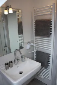 90 sqm bright, child-friendly apartment - Image 3