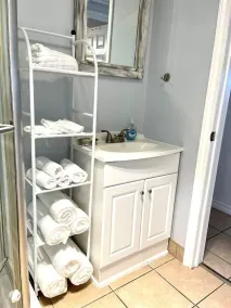 Lake Erie Escape Cottage - escape and explore - Image 3