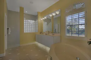 ~~ GRANDE MAISON AVEC FANTASTIQUE WATERVIEW & SUNSETS ~~ - Image 2