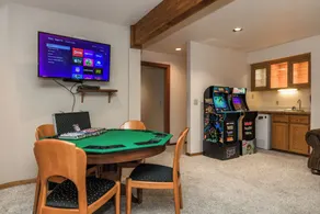 Sweet Mtn_Hot Tub, Arcades, PS4, 1G WiFi, Poker Table, Corn Hole, 2 Water Heaters +HOA Amenities - Image 2