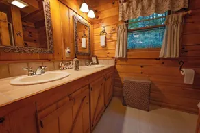 Cherokee private cabin in Riverside Resort - Image 4