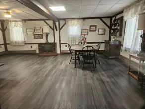 CHEERFUL 4 BEDROOMS GETAWAY HOME NEAR LAKE - Image 3