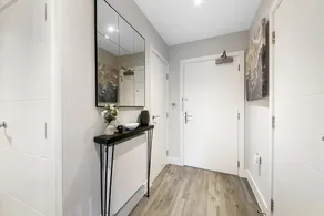Luxurious 2 bed Flat in Greenhithe - Image 3