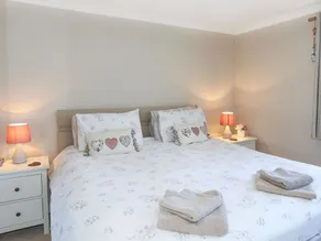 PENCRAIG, pet friendly, country holiday cottage in Trearddur Bay - Image 4