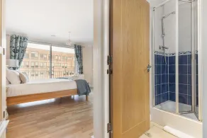 GuestReady - Relaxing Ensuite Room with Balcony - Image 3