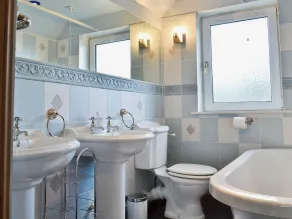 Cosy 2 Bedroom Lodge, Broadford Isle of Skye - Image 2