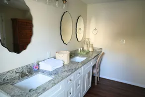 Blue Bungalow-Downtown Acworth - Image 4