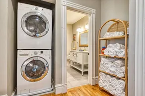 HUGE 5 Bedroom Beautiful Historic Renovated Home Shaw- Great for Families/Groups - Image 3