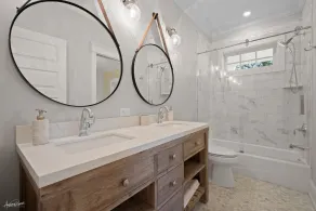 Amazing 6 Bedroom 5.2 Bath Home! - Image 4