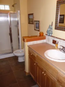 Upscale 3BR Ensuite on golf course w/ Saltwater Hot Tub, Kayaks, 8 SHARC passes, - Image 5