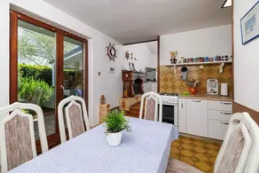 Villa avec piscine entourée de nature méditerranéenne - Image 5