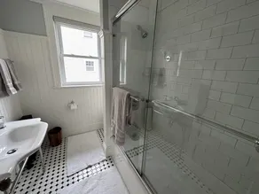Beautifully Remodeled Family Size Apartment, Ideal for Downtown & Beach Getaway - Image 2
