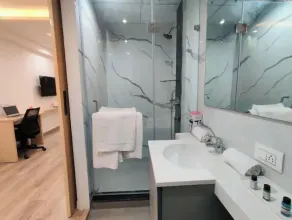 Luxury Studio Apartment with rooftop infinity pool - Image 5