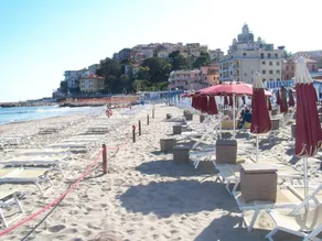 Apartment in Palazzo of the 17th century w/garden, near sea - Image 3