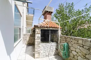 Apartments & Rooms Cina- Basic Double Room with Balcony and Side Sea View - Image 4