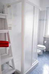 IRIS apartment - 200 meters from the lake and from the town center - Image 3