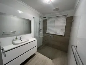Villa, free fast WIFI, 150m to beach, quiet, fenced, 2 car undercover parking - Image 3