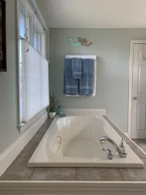 Family-Friendly Oceanfront Haven, 4 bed, 2 bath sleeps 10. EZ beach access w. AC - Image 4