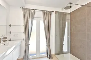 Modern 4 bedroom villa with beautiful garden, private pool close to golf courses - Image 3